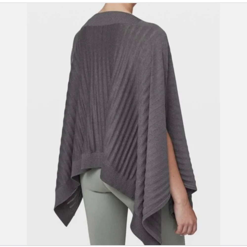 Lululemon Forward Flow poncho wrap